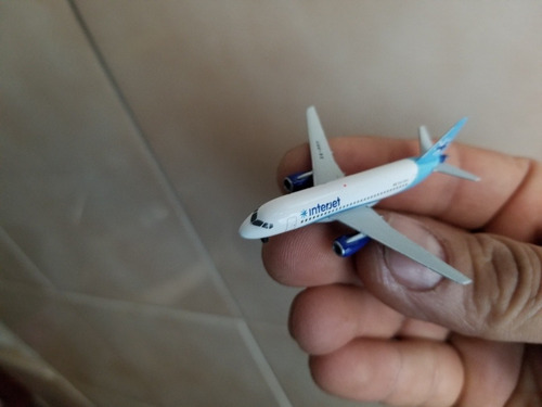 Avion Sukhoi Ssj 100 De Interjet Xa-ppy En Escala 1:500