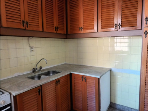 Venta Departamento De 2 Amb. Zona Comercial Apto Profesional