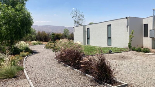 Imagen 2 de 25 de Amplia Casa En Venta Sector Exclusivo Chicureo