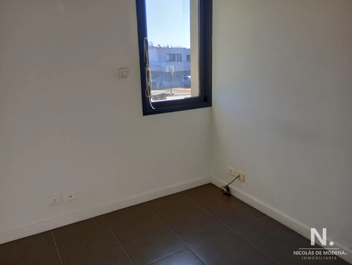 Casa De 4 Dormitorios En Lomas De La Tahona