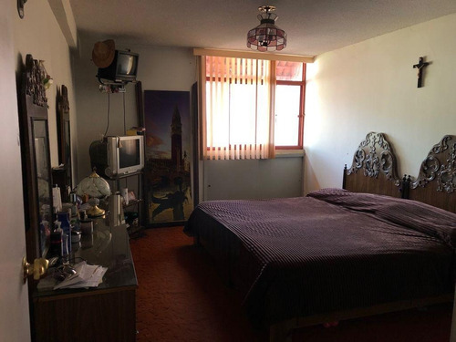 Casa De Adjudicación Bancaria En Venta Ubicada En Julio Zarate, Col. Campamento 2 De Octubre, Iztacalco Cdmx. Cmr.