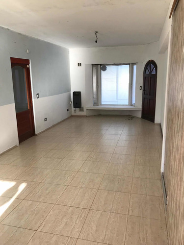 Vendo Casa En San Nicolás De Los Arroyos, 6 Años De Construccion Nueva , 2 Dorm. Garage Para 2 Autos.