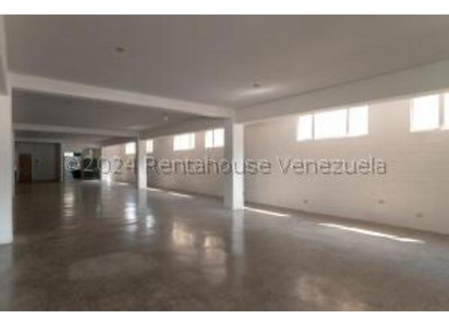 #24-17255 Excelente Edificio Industrial En La Trinidad