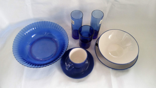 Imagen 2 de 3 de Juego De Platos Y Vasos Azul Pequeño