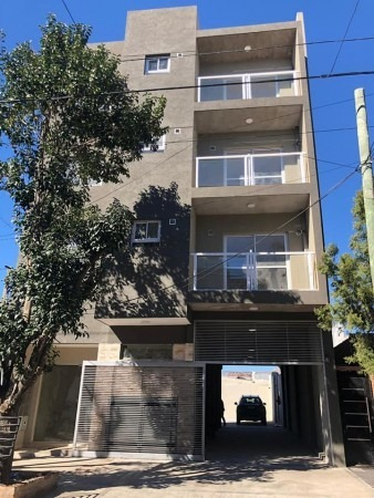 Imagen 1 de 10 de Departamento 2 Amb Con Cochera Y Balcon
