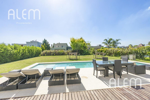 Casa En Venta En Don Joaquin, Canning