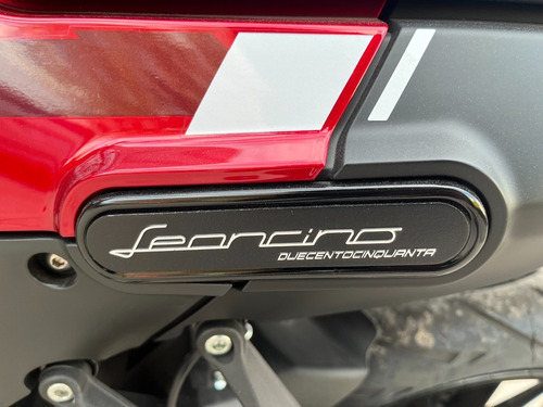 Imagen 13 de 19 de Benelli Leoncino 250