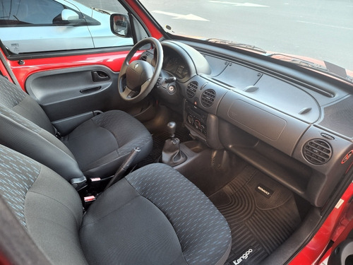 Imagen 5 de 15 de Renault Kangoo 2015 1.6 Furgon Ph3 Confort 5as Lc