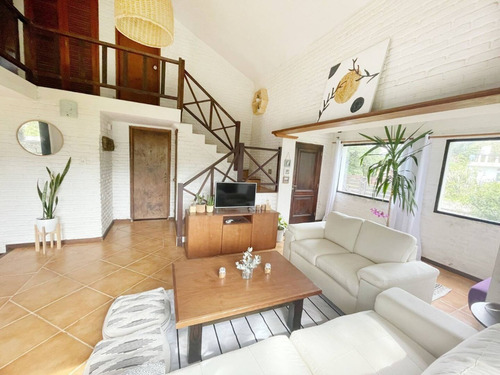 Imagen 6 de 30 de Hermoso Chalet Con Piscina Punta Del Este