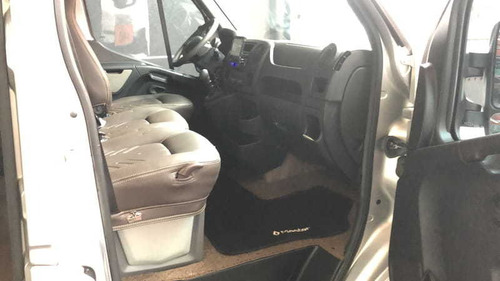 Imagem 10 de 13 de Renault Master 2.3 Dci Executive 16l Longo