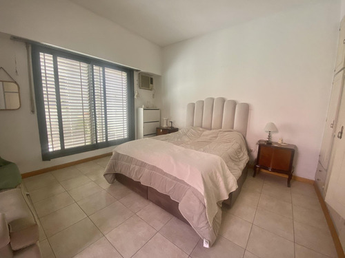 Venta Casa 2 Dormitorios Con Garage Y Jardin En Monte Castro-para Reciclar