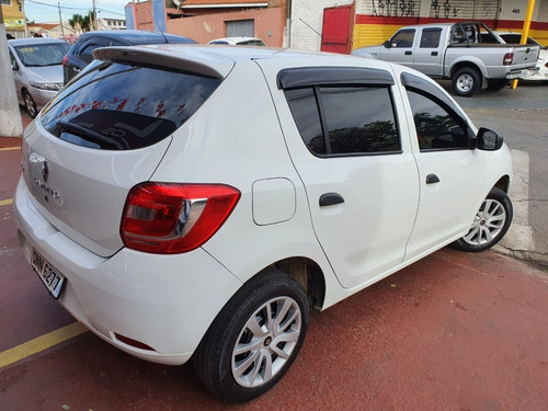 Imagem 4 de 9 de Renault Sandero Authentique 1.0 Flex