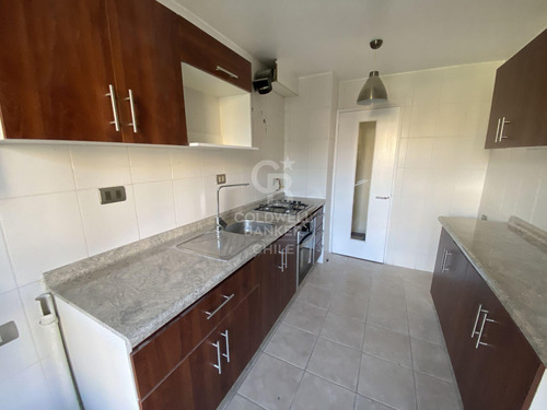 Remodelado En Condominio Bayona, Estacionamiento Y Bodega