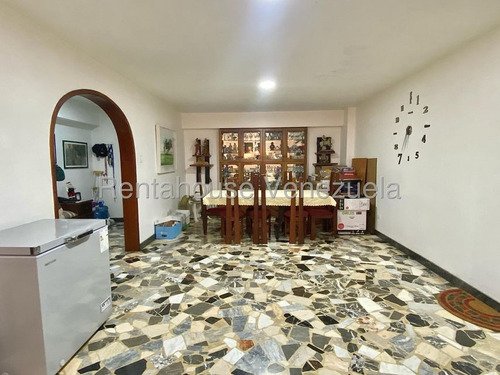 Se Ofrece En Venta Hermoso Y Amplio Apartamento Remodelado Ubicado En El Paraiso