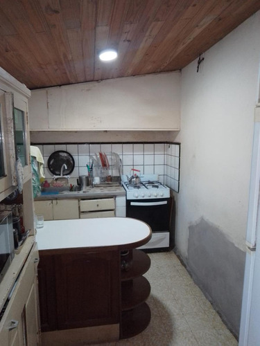Casa En Venta - 2 Dormitorios 1 Baño - Cochera - 365mts2 - Pergamino
