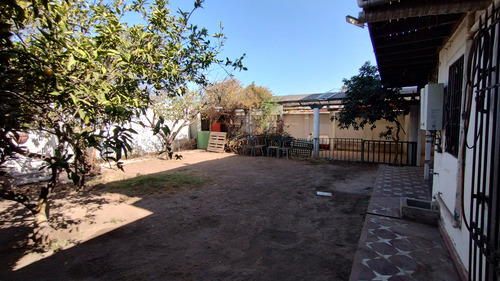 Confortable Casa Con Amplio Patio, 6d, 3b, 6e