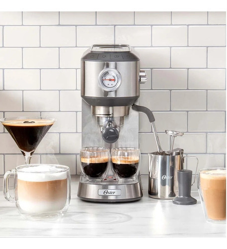 Cafetera Compacta De Espresso Oster Bvstem7200 Plateado