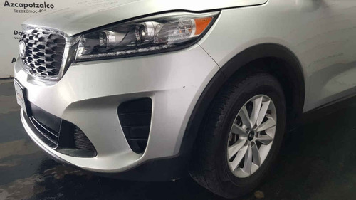 Imagen 6 de 15 de Kia Sorento 2019 5p Lx, L4, Ta 6vel, Tela, 7 Pas., Ra-17