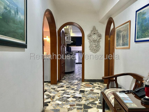 Se Ofrece En Venta Hermoso Y Amplio Apartamento Remodelado Ubicado En El Paraiso