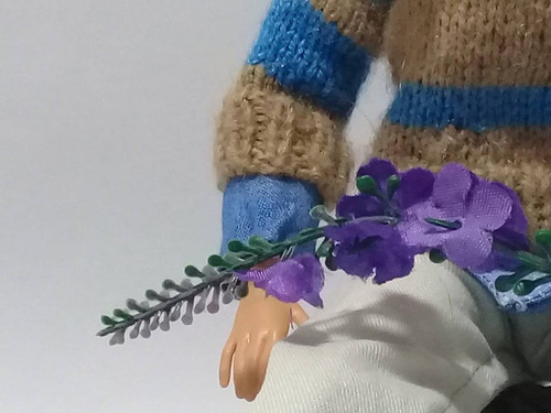 Imagen 2 de 5 de Conjunto Para Barbie , Suéter ,camisa Y Pantalón De Muñeca.