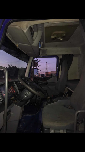 Imagem 2 de 10 de Volvo Vm 260 Bi Truck