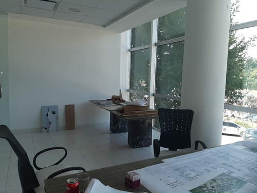 Venta Oficina- Amaneceres Office. 80 M, Piso 1, Al Frente Se Puede Tomar Lote En Parte De Pago O Financiar Algo