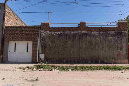 Venta Casa 2 Dorm A Media Cuadra De Av Blas Parera