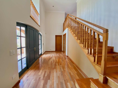 Impecable Casa En Santuario Del Valle