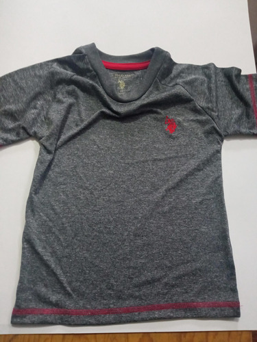 Playera Gris Con Logo Rojo Cuello Redondo