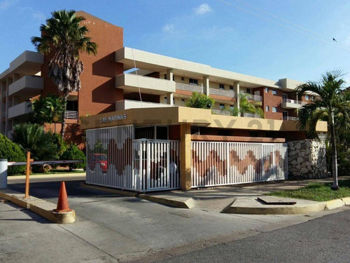 Townhouse En Venta En Lechería C.r Las Marinas Golf