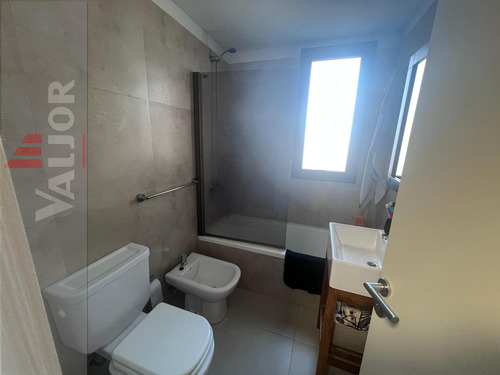 Departamento De 3 Ambientes Con Balcón En Alquiler