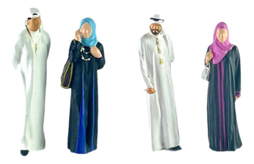 4 Figuras De Personas En Miniatura A Escala Posición De Pie