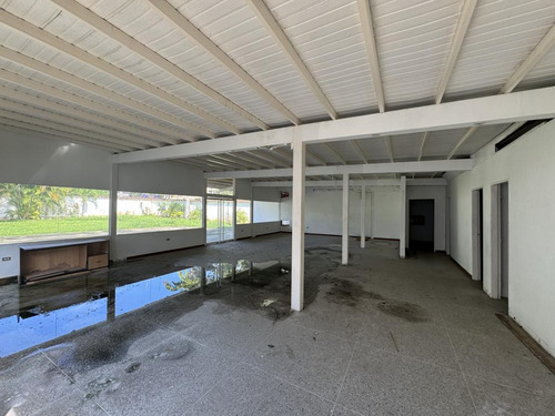Se Ofrece En Venta Casa Colonial Con Amplio Patio, Terreno De 6749 Mts, Pozo De Agua Profundo A Pocos Metros De La Av. Bolívar De Valencia, Edo Carabobo Antigua Quinta Victoria