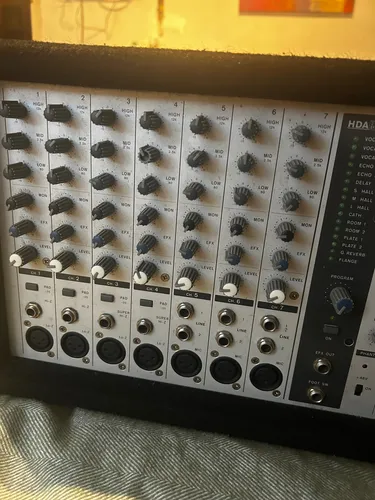comprar Consola Potenciada Phonic 740