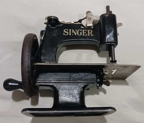 Mini Maquina De Coser Singer Negro (Usado)