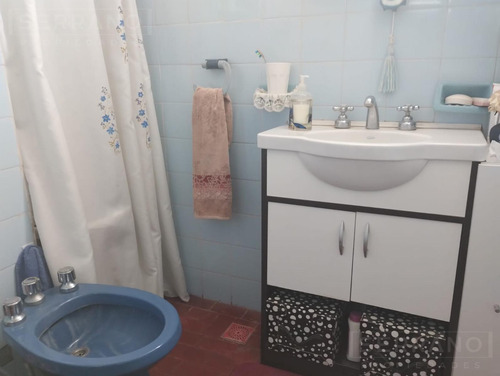 Casa En Venta 6 Ambientes,-pileta Climatizada-calle Saavedra Al 600-parque Sakura
