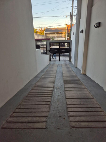 Departamento 2 Ambientes Con Cochera En Banfield Este