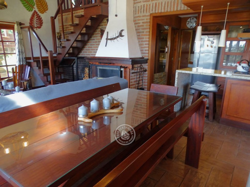 Las Caídas Del Diablo En Punta Del Diablo