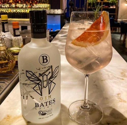 Kit 2 Garrafas Gin Bates Spirit + Vodka Beast Tipo Exportaçã Original