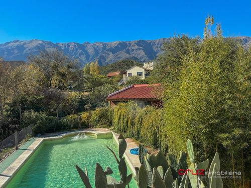 Chalet De 102m2 Con Piscina En Barranca Colorada