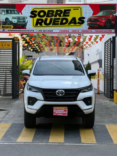 Toyota Fortuner 2.7l Mid