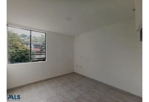 Casa Unifamiliar En Venta En Altos Del Castillo #2(mls#253756)