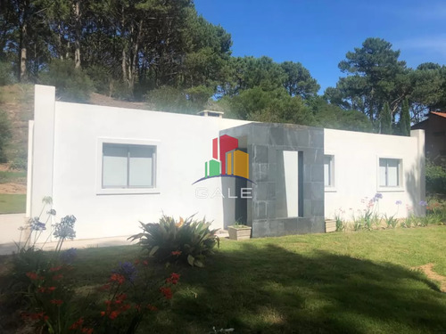 Oportunidad, Casa Con Amplio Terreno - Club Del Lago
