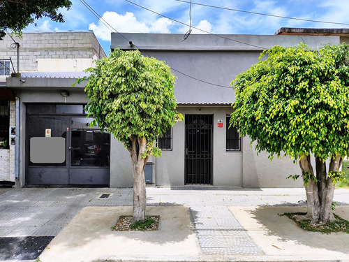 : Venta Casa En Jose Leon Suarez De 3 Ambientes Con Cochera, Quincho Y Jardín