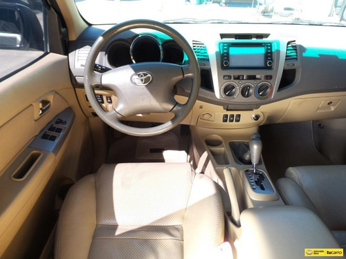 Imagen 17 de 25 de Toyota Fortuner Sr5 Urbana
