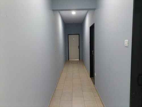 Luminoso Dos Ambientes En Pilar Centro, Nazarre 1151.