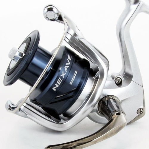 Molinete Shimano Nexave Fe 1000 plateado y azul, lado de la manivela derecha/izquierda