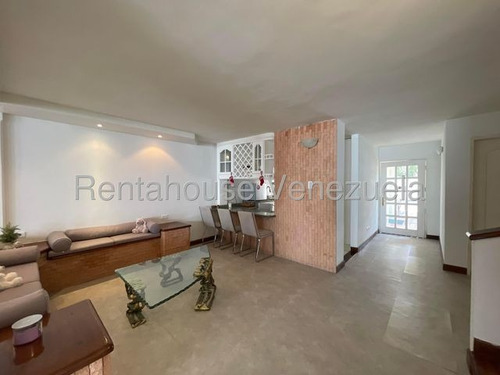 En Alquiler Casa En Urb El Castaño #25-14338 Rm