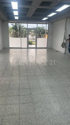 Local Comercial En Arriendo