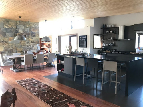 Maravillosa Casa Contemporánea En Venta, Inspirada En Los Añ